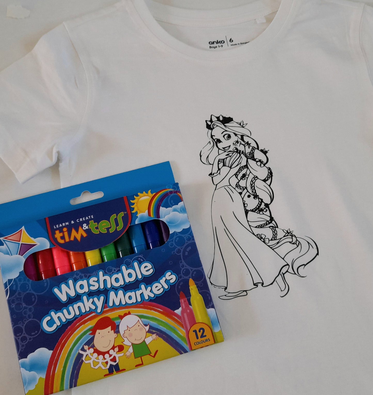 Kids Tshirt - 'colouring in'